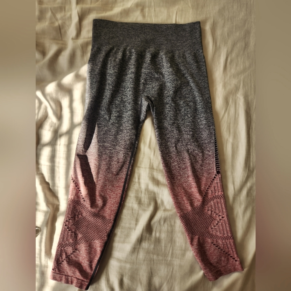 Pink workout leggings.